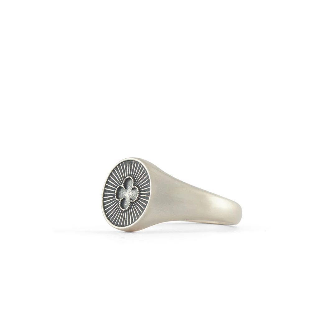 Silver Clover Ring - Image 5