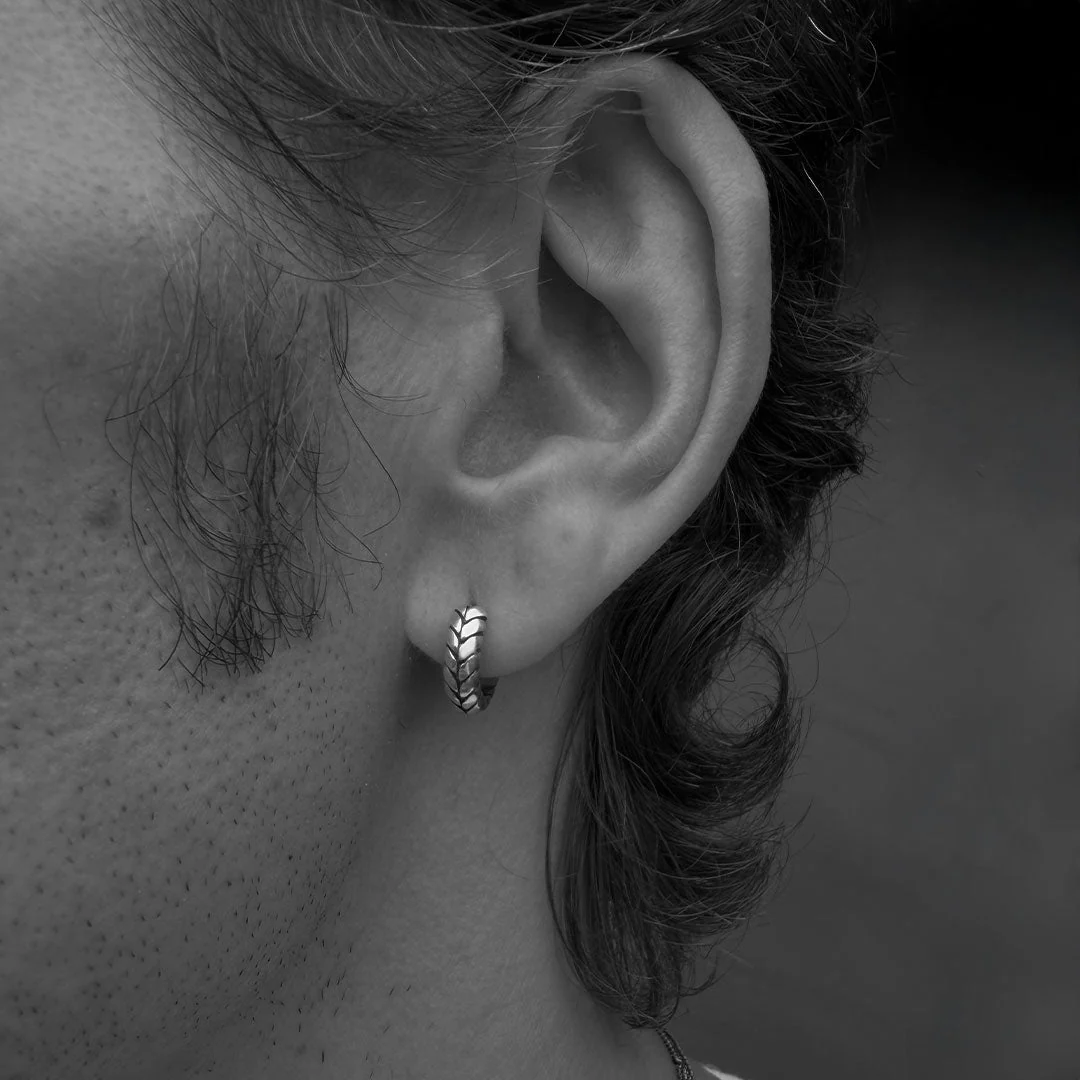 Silver Laurel Hoop Earring - Image 4