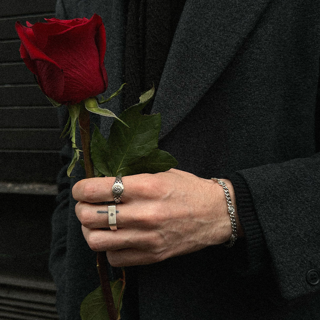 Silver Rose Sovereign Ring - Image 4